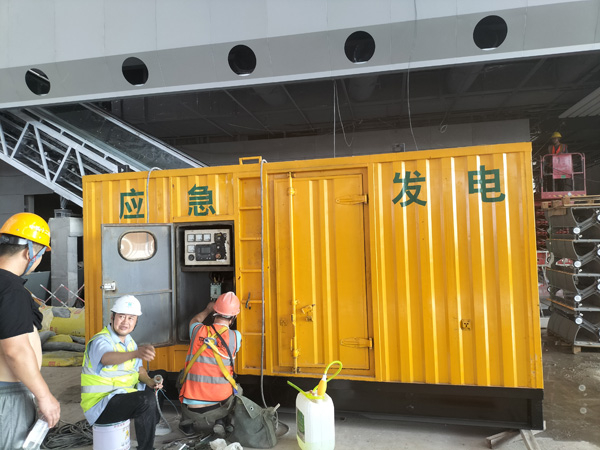 大方怎样判断空气滤清器是否需要更换？