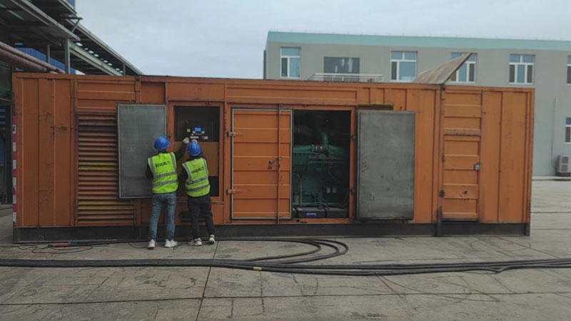 大方如何检查柴油发电机组的机油油位？